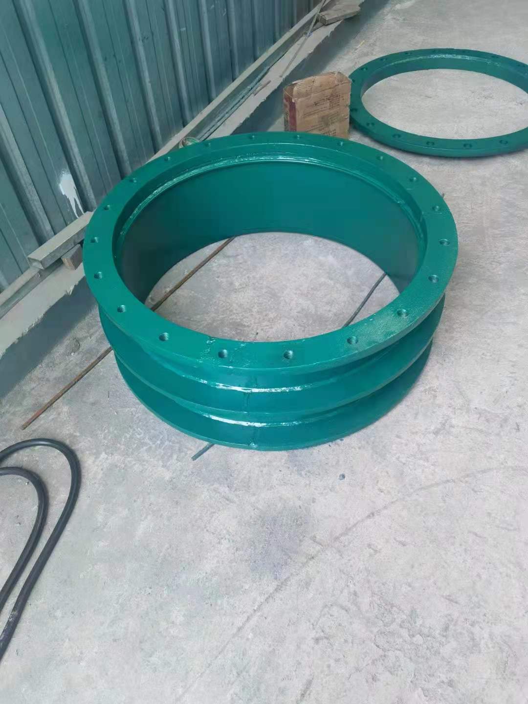 �A�񴩉����Է�ˮ�׹��m���ڹܵ�����̎